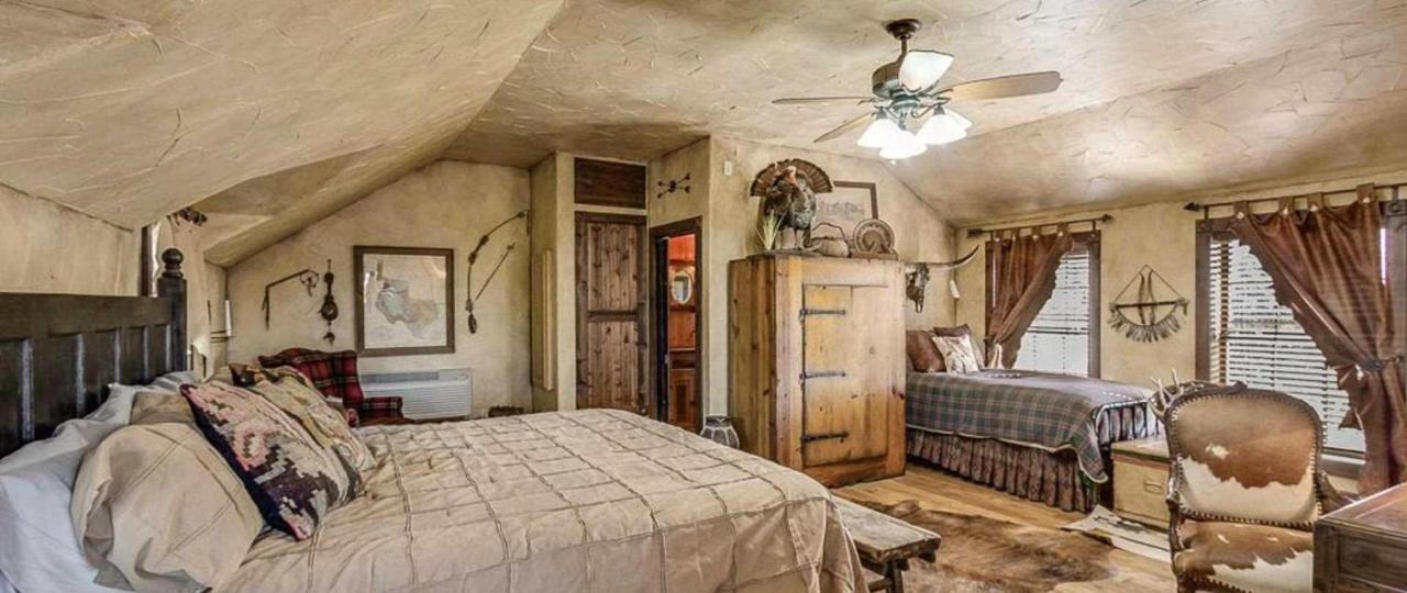 Last Outpost Bandera Ranch House Exterior photo